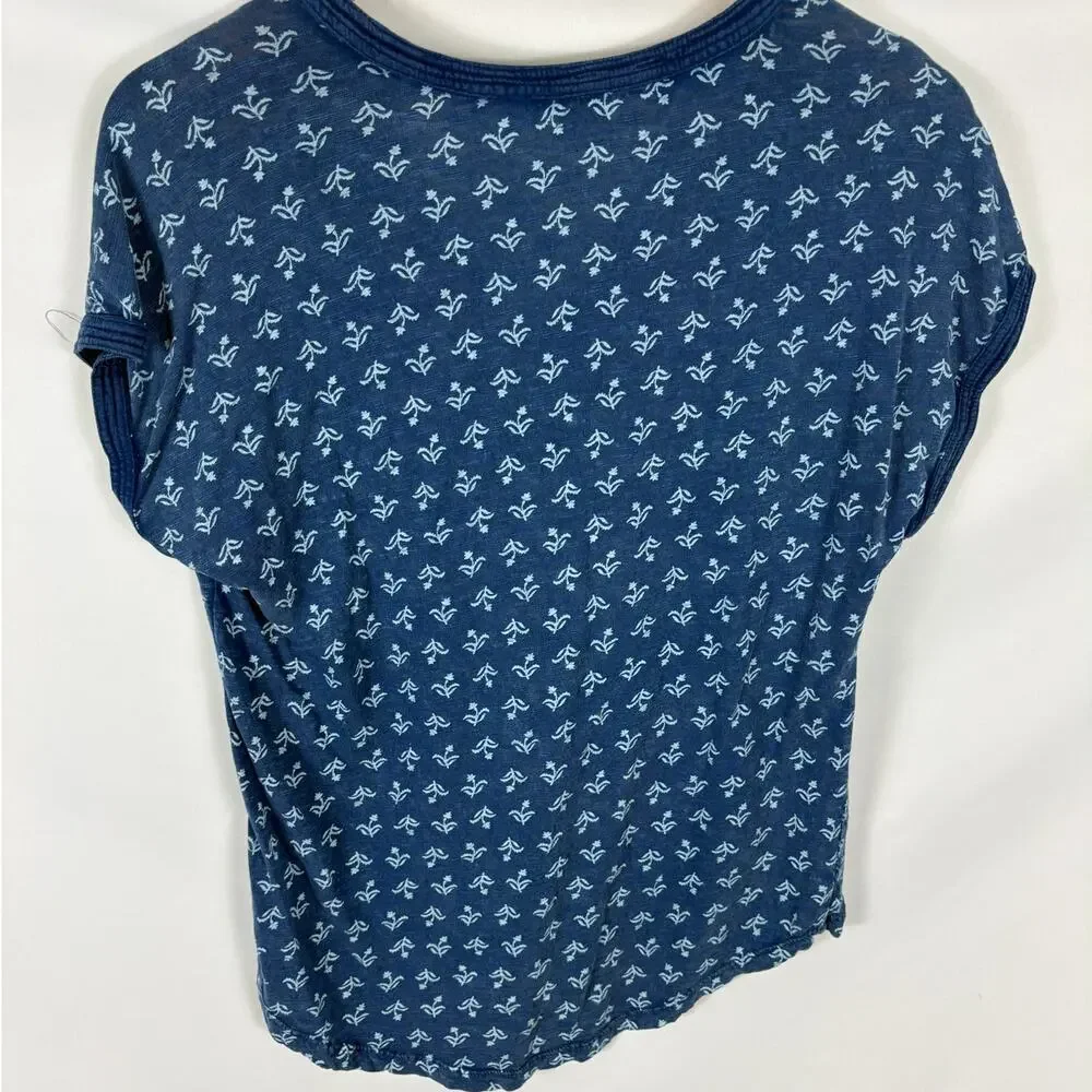 Lucky Brand Blue Short Sleeve V Neck Patterned Tshirt Size Small